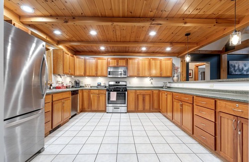 Sunday River Area Cabina | Private Retreat | Hot Tub, Games & Fire Pit