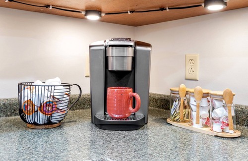 Sunday River Area Cabina | Private Retreat | Hot Tub, Games & Fire Pit