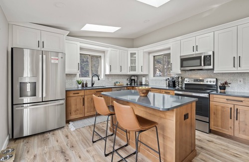 Bailey Casa | Private Retreat Hot Tub MTN Views Treehouse Hikes Pet Friendly WiFi200+ Games