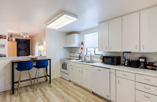 North Beacon Hill Casa | Private Retreat Near Seattle Port, Transit, Downtown & Stadiums! Free Parking