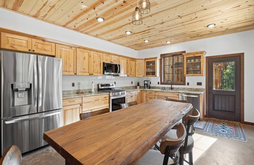 Rapid City Cabina | Private retreat, new hottub, peaceful views, and perfectly located to explore