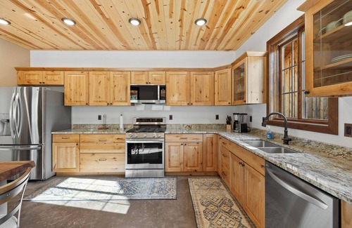 Rapid City Cabina | Private retreat, new hottub, peaceful views, and perfectly located to explore