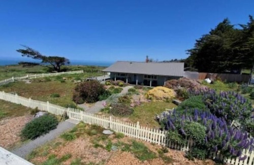 Manchester Casa | Private retreat on Mendocino oceanfront property near Point Arena and Elk.
