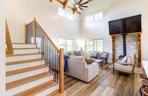 Summerville Casa | Private Retreat! Pool, Hot Tub, Awesome Views, Washer & Dryer, Wi-Fi, Near Rome, GA