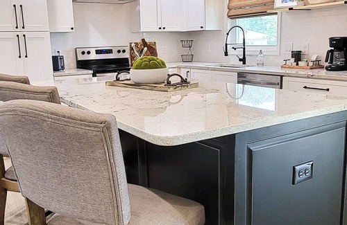 Flowery Branch Casa | Private Retreat - Renovated - Close to Lake Lanier and Road Atlanta