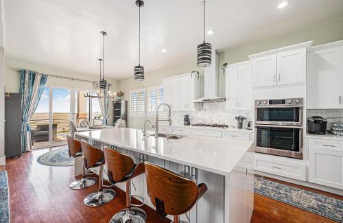 Hudson Villa | Private Retreat W Patios & Stone Fireplace
