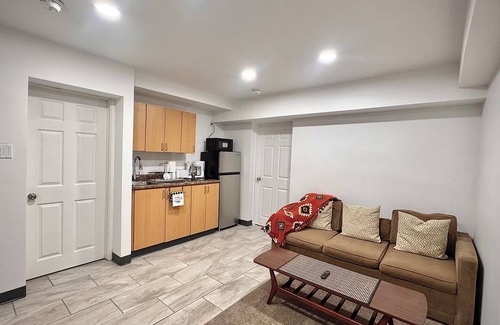 North Bay Apartamento | Private Retreat – Walk to Beach | Lake | Stores |Dining