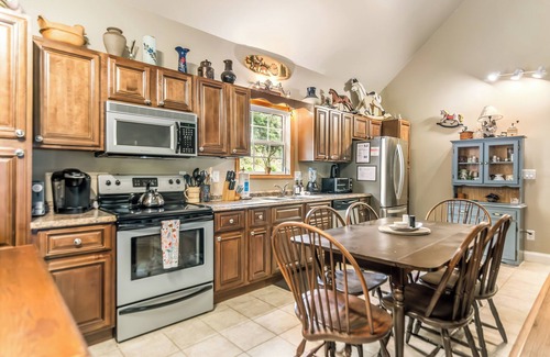 Blairsville Casa | Private River Access! 5 minutes to town, Hot tub, Games, Dog Friendly, firepit