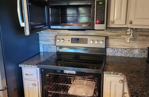 Bell Casa | Private River Paradise- Cozy 3-bedroom house in welcoming Bell, Fl- with WiFi
