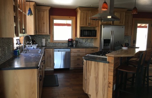 Howard Casa | Private River Retreat- Fly Fishing/Rafting/Relaxing 10 min. from downtown Salida