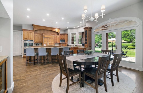 Kankakee Casa | Private Riverbank 27-acre Estate 1 hr from Chicago -- 3 King Bedrooms!