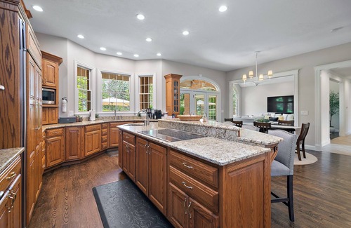 Kankakee Casa | Private Riverbank 27-acre Estate 1 hr from Chicago -- 3 King Bedrooms!