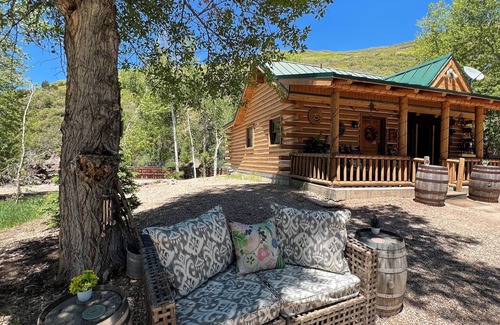 Kamas Cabina | Private Riverfront Hygge Cabin