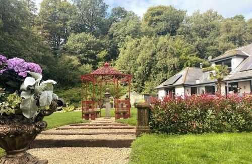 Eaglesfield Casa | Private Riverside Country Retreat with Hot Tub & Pizza Oven