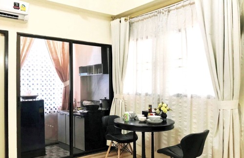 Wat Ket Casa | Private room Large bed, en-suite bathroom, Kitchen, parking, near night bazaar.