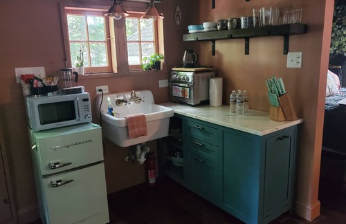 North Chesterfield Casa | Private Romantic Bungalow for Artists & Writers, 7 Mins to Downtown Richmond,