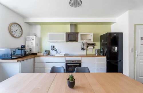 Woippy Apartamento | Private room 23m² + Sofa bed - WIFI - 120m² - France