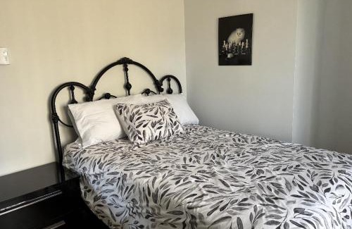 Mauricie Casa | Private Room 3 In A Spacious 5-bedroom Home