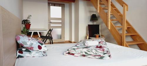 Bubenec Apartamento | Private room 30 min nice Green walk old center A