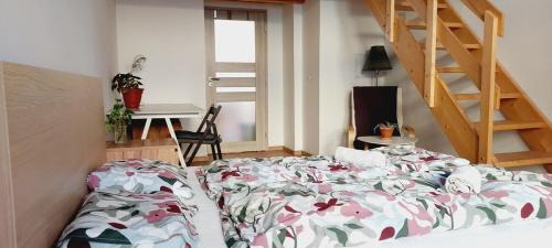 Bubenec Apartamento | Private room 30 min nice Green walk old center A