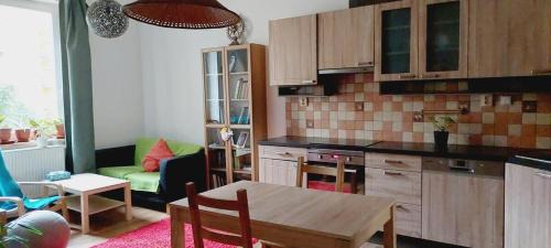 Bubenec Apartamento | Private room 30 min nice Green walk old center A