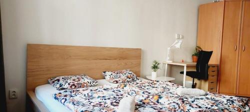 Bubenec Apartamento | Private room 30 min nice walk to old center B