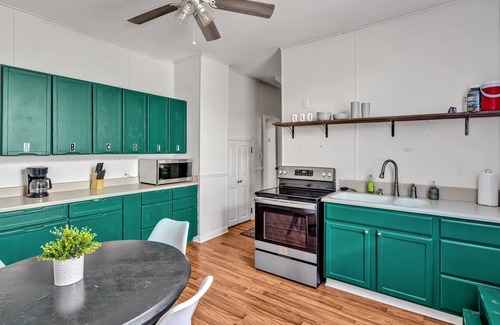 Evansville Casa | Private Room A in Shared House with Common Areas – Comfortable and Convenient