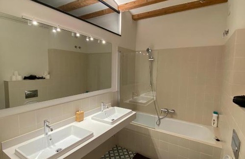 Ciutat Vella Hostal | Private room By BCN Center