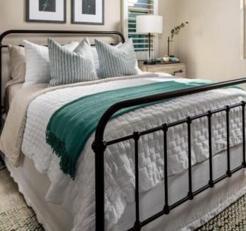 Hurontario Casa | Private room/