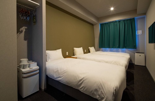 Kitahorie Hotel | Private room Dog friendly triple room Bath / Osaka Ōsaka