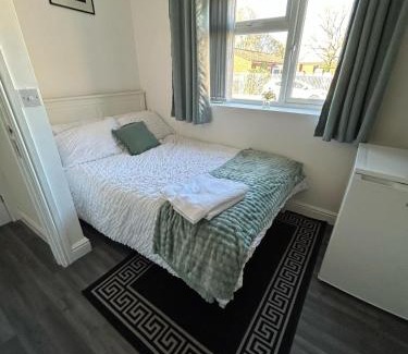Erdington Casa | Private Room & En-Suite Bathroom - Long Term Stays & Contractors Welcomed