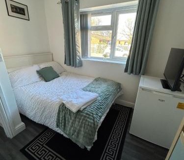 Erdington Casa | Private Room & En-Suite Bathroom - Long Term Stays & Contractors Welcomed
