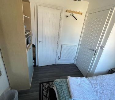 Erdington Casa | Private Room & En-Suite Bathroom - Long Term Stays & Contractors Welcomed