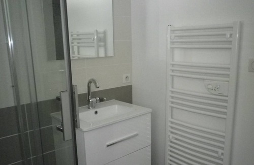 Saint-Pierre Hotel | Habitación privada para 2 personas con entrada independiente.