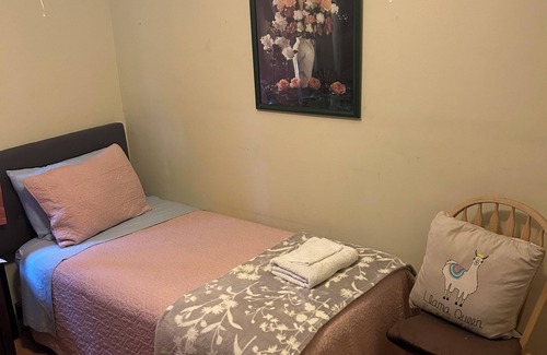 Boulevard Heights Casa | Private room for rent