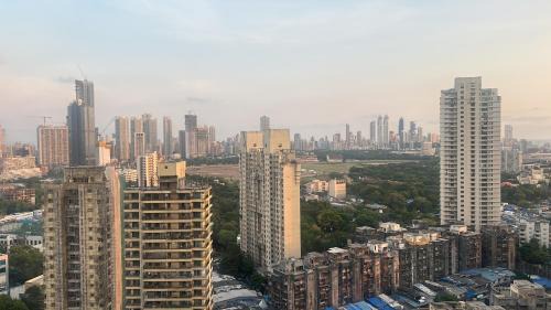 Worli Apartamento | Private Room in 2 BHK Apartment with City & Sea View