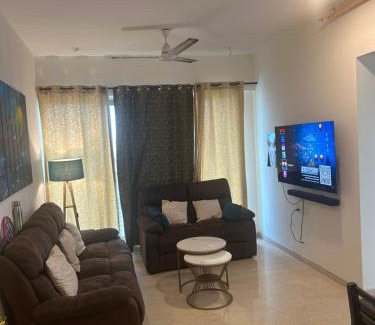 Worli Apartamento | Private Room in 2 BHK Apartment with City & Sea View