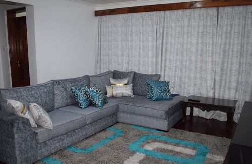 Thompson Estate Apartamento | Private Room in Fully Furnished Nairobi Apartment