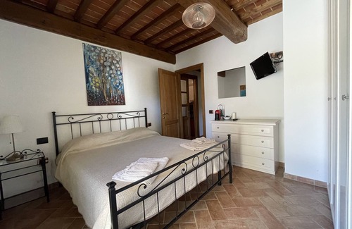 Pontedera Cama Y Desayuno | private room in garden outbuilding