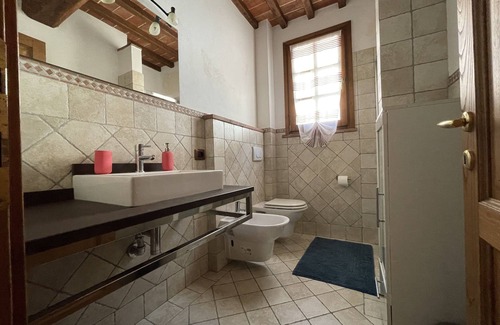 Pontedera Cama Y Desayuno | private room in garden outbuilding