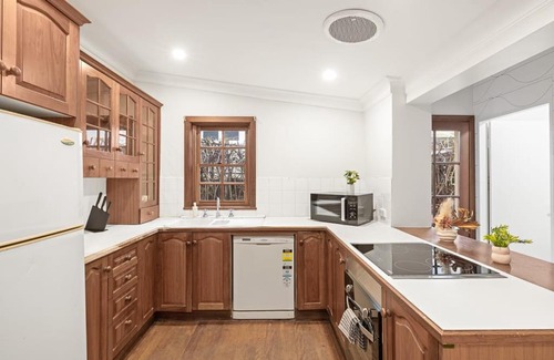 Gordon Casa | Private Room in Gordon near Train & Bus