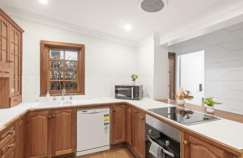 Gordon Casa | Private Room in Gordon near Train & Bus