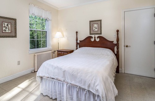 Lancaster Casa | Private Room in Grand Estate w/ Separate Entrance