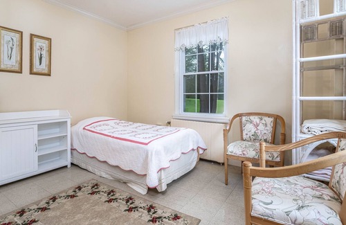Lancaster Casa | Private Room in Grand Estate w/ Separate Entrance