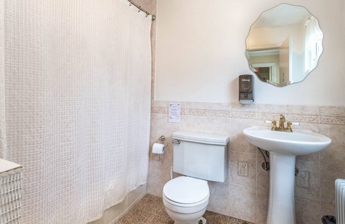 Lancaster Casa | Private Room in Grand Estate w/ Separate Entrance