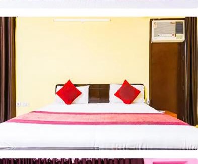 Block E Hotel | Private room in Kalka ji