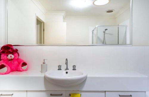 Kippa-Ring Casa | Private Room in Shared Accommodation
