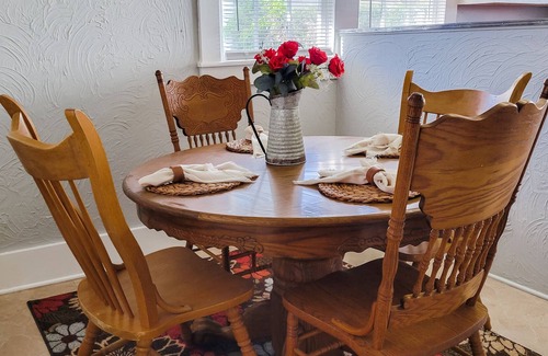 Eastman Cabaña | Private Room in The Cottage on 5th in Downtown Eastman