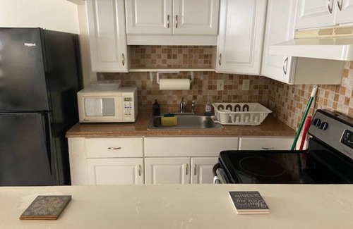 West Little Havana Casa | Habitación Privada cerca del Aeropuerto de Miami – Estacionamiento Gratis