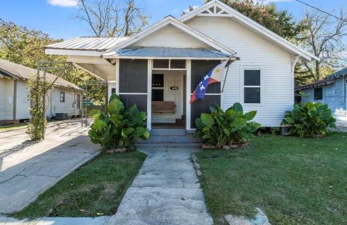 Freetown - Port Rico Casa | Private Room Retreat in a Shared House Setting